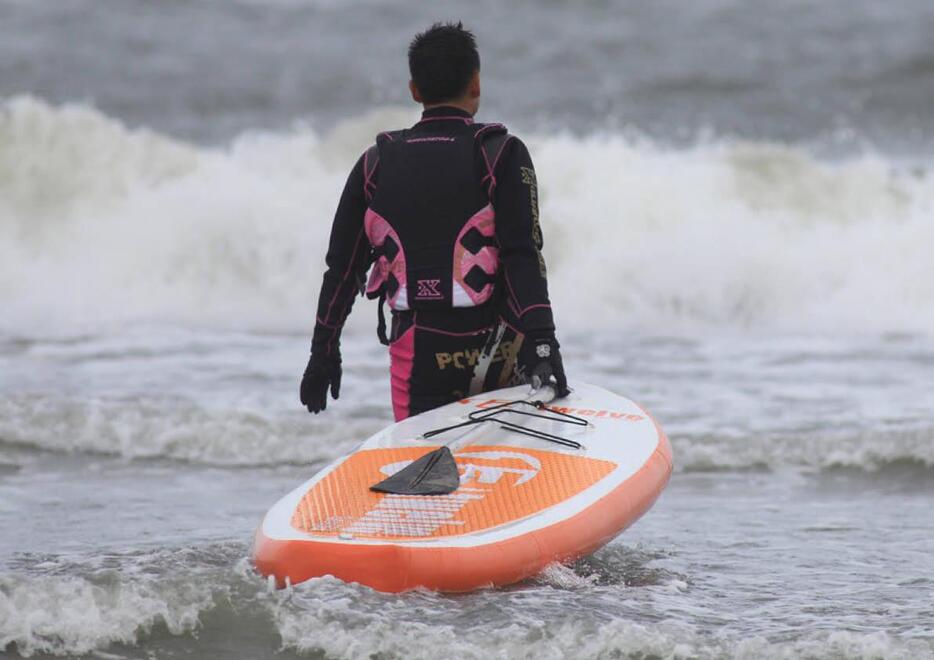 Abahub SUP ボート　30日処分 30代・男性2人、沈みかけの“SUP”と“クーラーボックス”につかまっ
