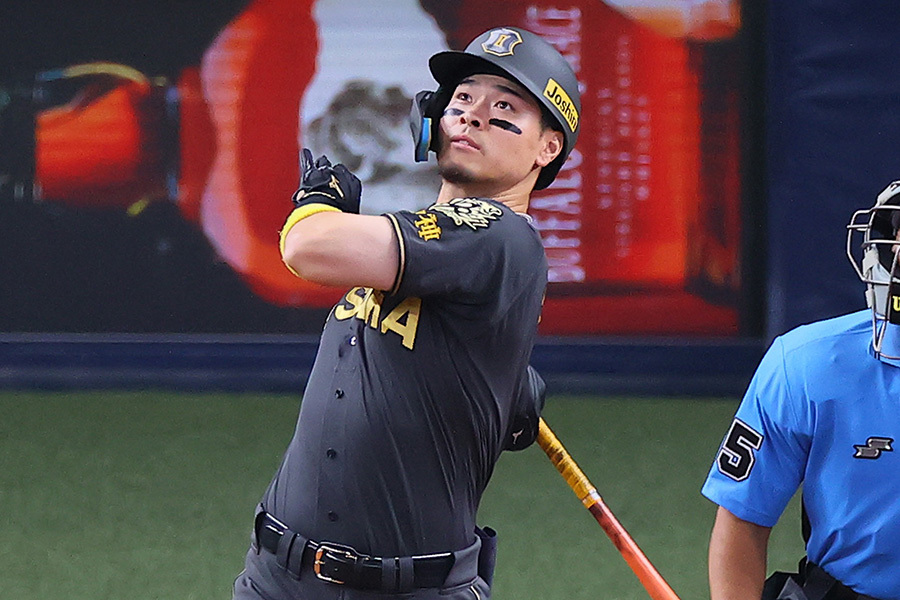 佐藤輝明、自身初の30号 12球団最速到達…“超高弾道”弾で球団