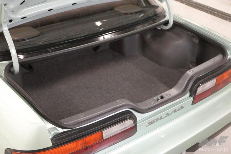 s13シルビア　トランク内装 ナメてはいけない！ ただのもの入れでもきちんと造り込まれた