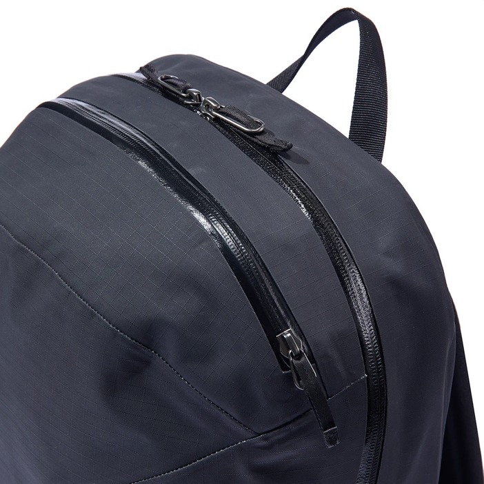 ARC'TERYX リュック・バックパック 黒　美品 アークテリクス、モノリス…大人が選ぶべき「黒リュック」3モデル