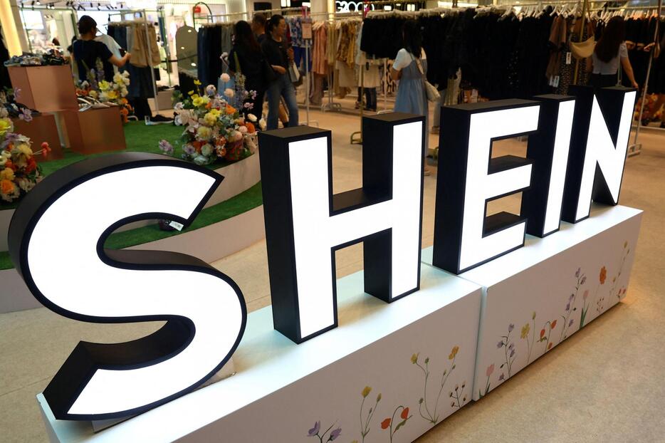 シンガポールにあるSHEIN（シーイン）の期間限定店舗＝4日（ロイター＝共同）