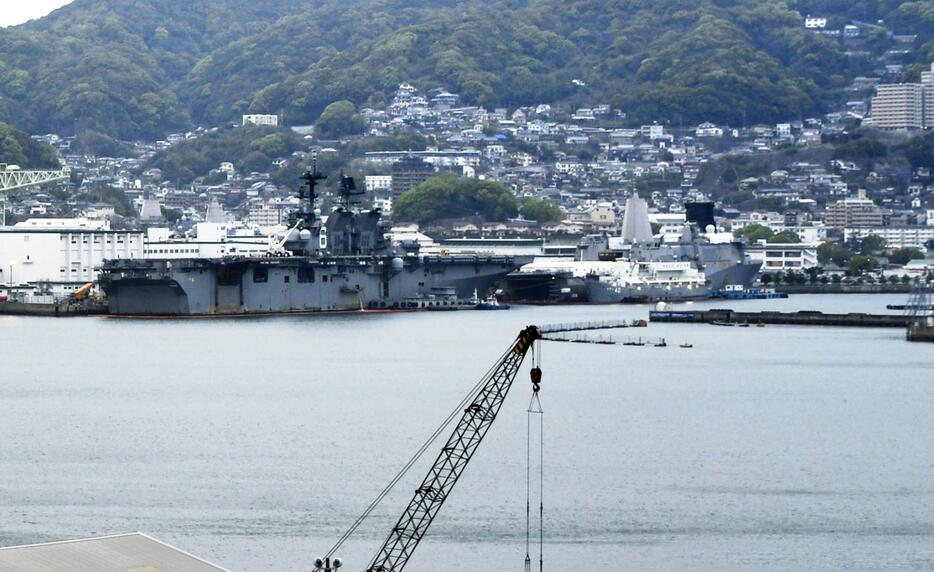 作業員の死亡事故が起きた米海軍佐世保基地＝9日午後、長崎県佐世保市