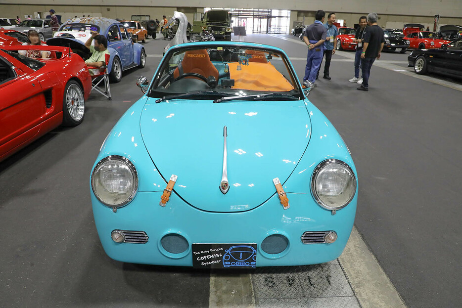 ダイハツ コペンがベースのポルシェ356仕様のレプリカ車両