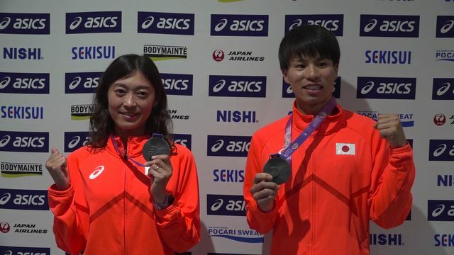 【左から】銀メダルを獲得した岡田久美子選手・池田向希選手ペア