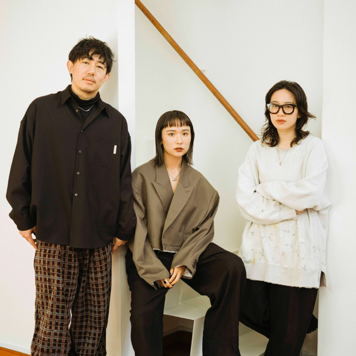左から中井亮CEO、デザインディレクターのChiEmi、クリエイティブディレクターの和泉琴華 PHOTO：KAZUSHI TOYOTA