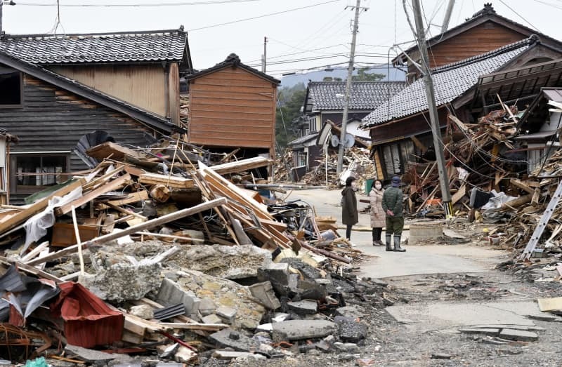 能登半島地震で倒壊した家屋＝３月、石川県珠洲市