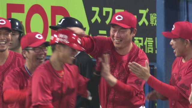 二俣翔一選手の初ホームランを祝福