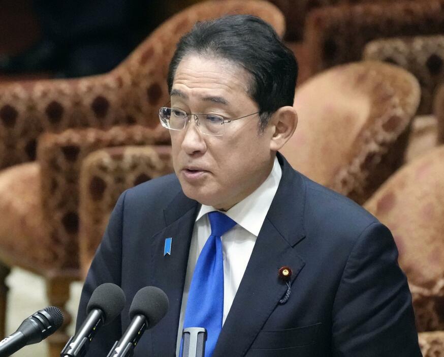 衆院内閣委で答弁する岸田首相＝5日午前