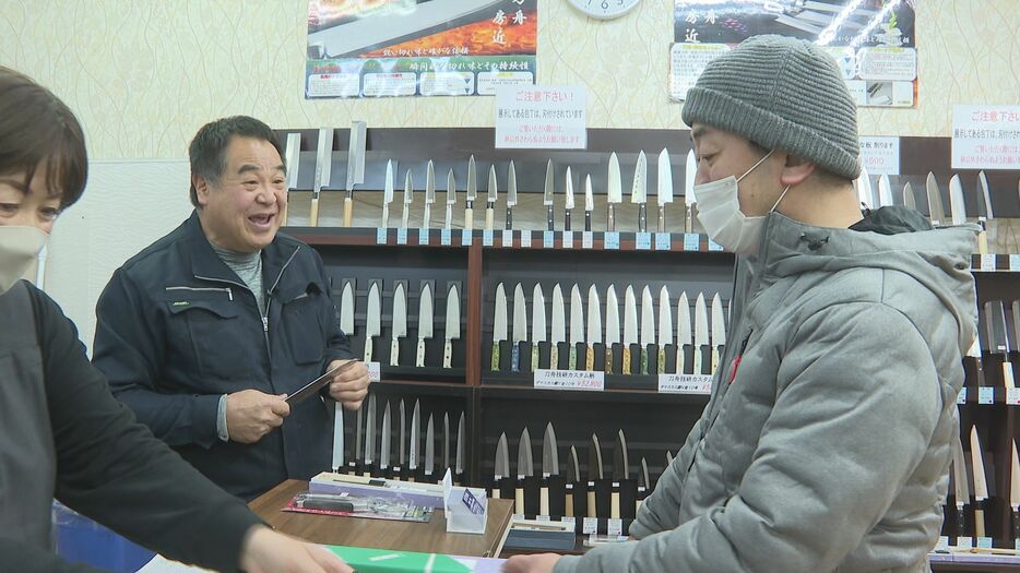 長野市東和田の「あおぞら市場」の一角に刃物の専門店「吉沢刃物」をオープン