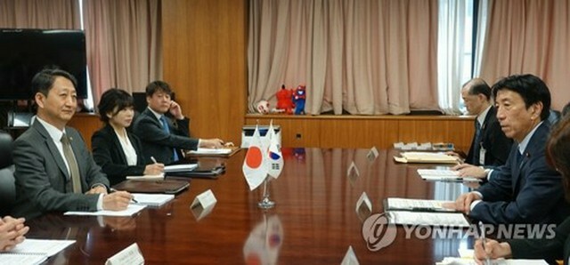 韓日の産業・通商担当相が東京で会談した＝22日、東京（聯合ニュース）