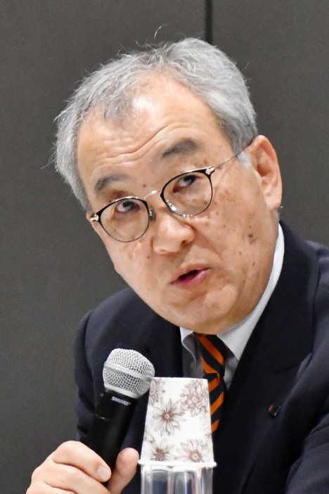 日本スポーツ協会の理事会で発言する、国民スポーツ大会委員会の山本浩委員長＝17日午後、東京都内