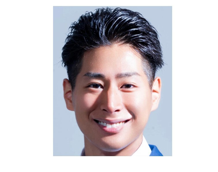 根本氏は東京都練馬区出身、東京大学大学院中退。IT企業の社長を務める