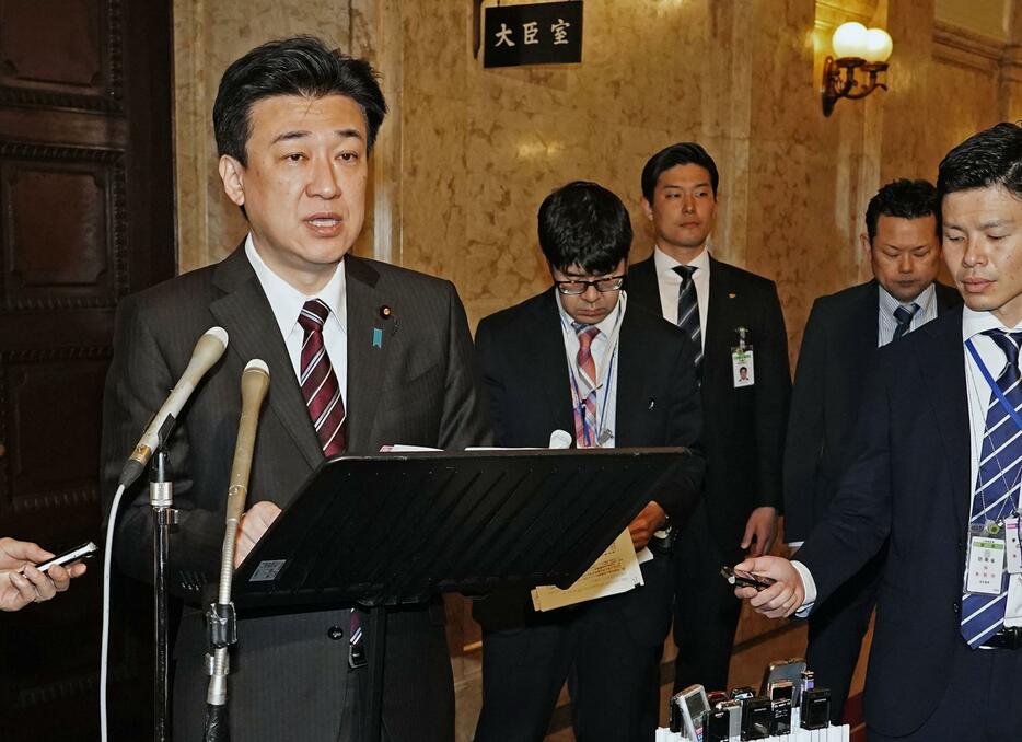 閣議後、記者会見する木原防衛相＝23日午前、国会