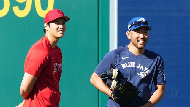 試合前の大谷翔平選手と菊池雄星投手(23年撮影 写真：日刊スポーツ/アフロ)