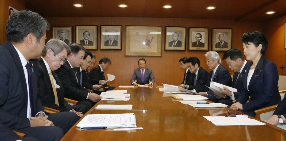 自民党の「安定的な皇位継承の確保に関する懇談会」＝19日午後、東京・永田町の党本部