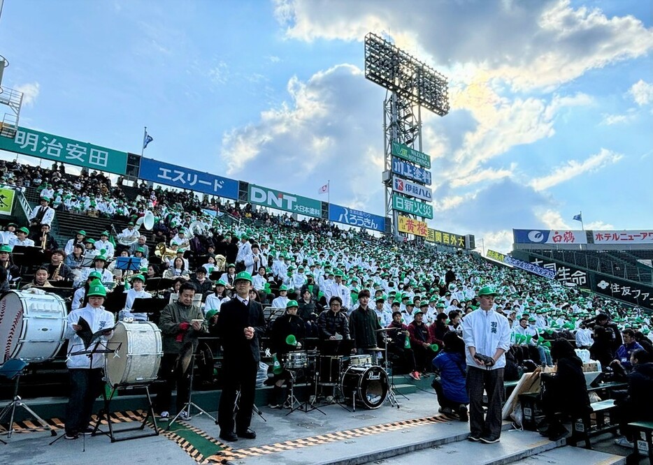 スタンドを埋める約１６００人の別海応援団＝阪神甲子園球場で２０２４年３月２０日、後藤佳怜撮影