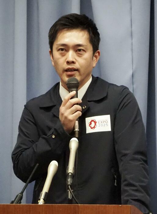 記者会見でテレビコメンテーター玉川徹氏への発言を撤回、謝罪する大阪維新の会代表の吉村洋文大阪府知事＝10日午後、大阪府庁