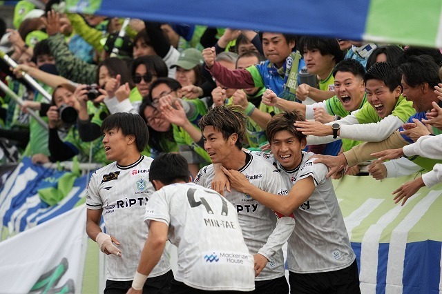 重圧がのしかかる横浜FCとの直接対決を、ベルマーレは敵地で制してみせた。井川たちが着目したのは、Jリーグ屈指の“レジリエンス力”だ。