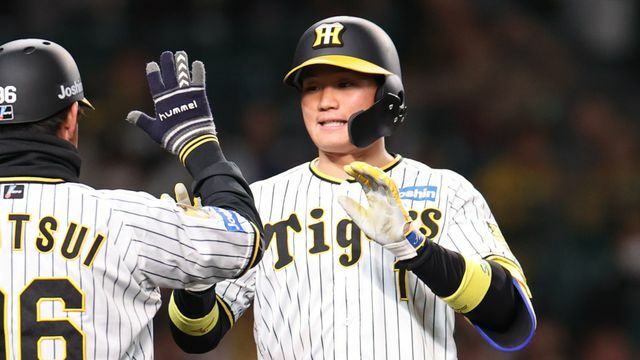 第3号ソロを放った阪神・森下翔太選手(写真：時事)