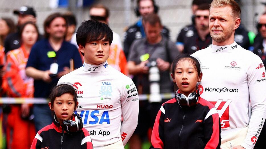 第5戦中国GPでは巻き返しを見せるも、もらい事故で不本意なリタイアとなった角田裕毅。スタート前のセレモニーで隣だったマグヌッセンからのヒットが原因となった／Getty Images