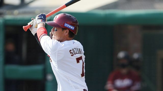 サヨナラ打を放った楽天・鈴木大地選手（写真：時事）