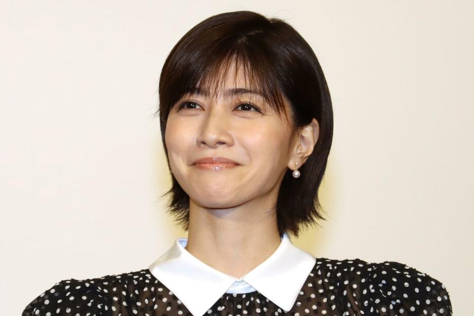 NHKの連続ドラマ「燕は戻ってこない」の会見に出席した内田有紀さん