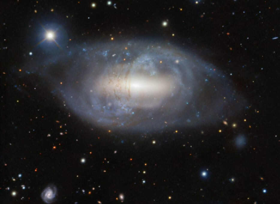 極リング銀河「NGC 2685」