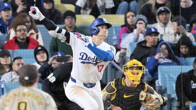 6回のチャンスで犠牲フライを放った大谷翔平選手(写真：時事)