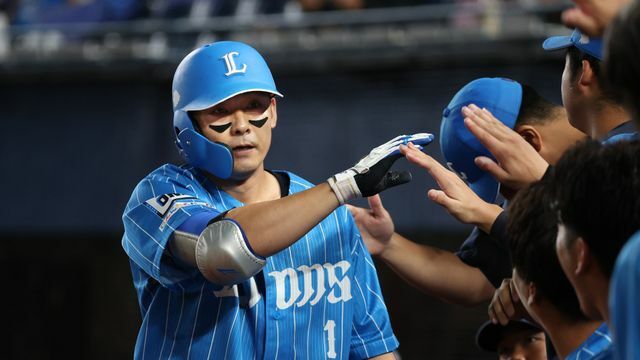 西武・栗山巧選手（写真：時事）