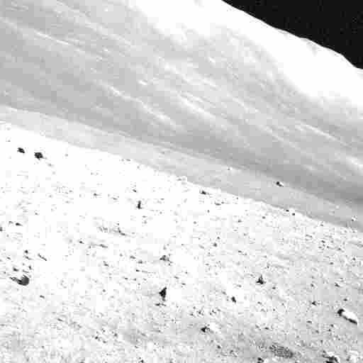 3回目の越夜成功後にSLIMの航法カメラで撮影された月面の様子。JAXAがXのSLIM公式アカウントを通して2024年4月24日午前に公開