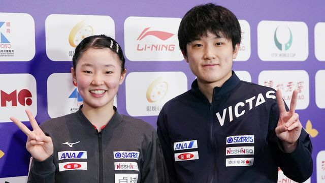 兄妹で卓球ワールドカップの準決勝に勝ち進んだ妹・張本美和選手と兄・張本智和選手(写真：アフロ)