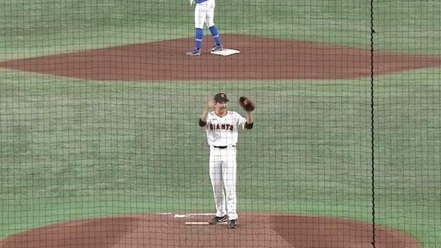 ベンチに合図する菅野智之投手(画像:日テレジータス)