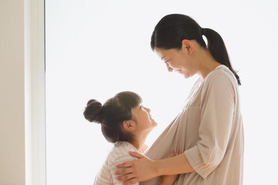 ［イメージ］少子化の日本ですが、夫婦が希望する子どもの数はほぼ変わっていません。人口減少期とは一体何をするべき時代なのでしょうか（写真：アフロ）