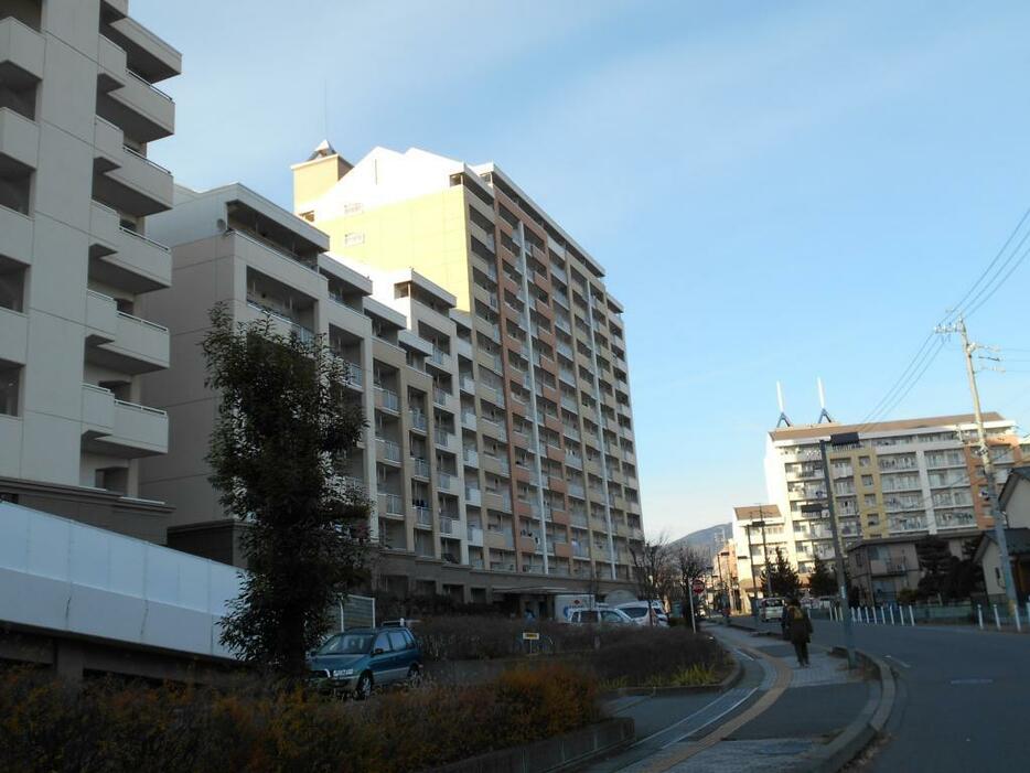 [写真]子育て世帯などの入居が期待されている県営住宅（長野市内）