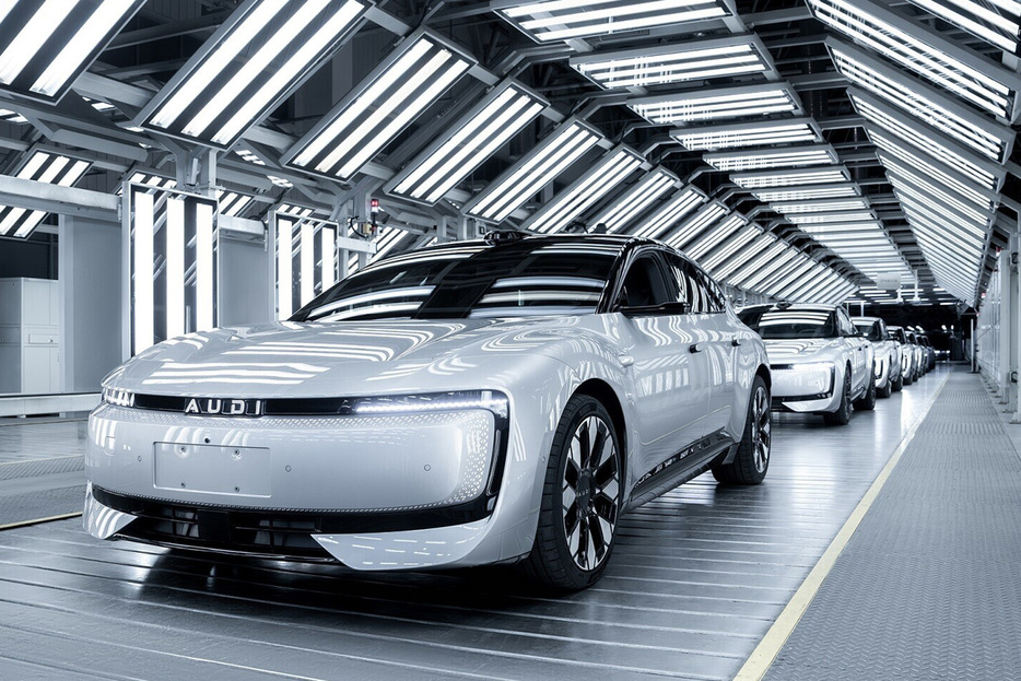 4つ輪エンブレムじゃなく「AUDI」！ VWは「ID.UNYX」！ ワーゲン