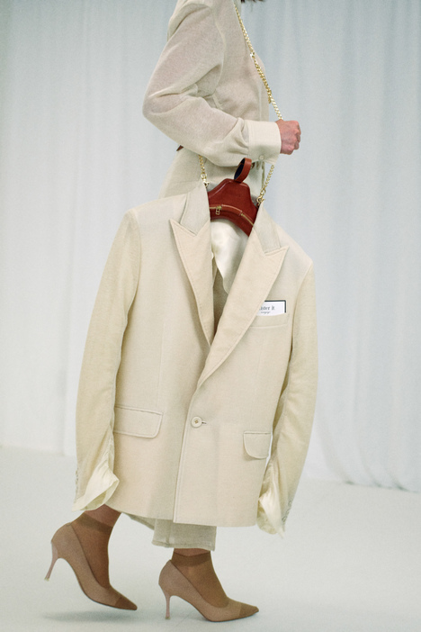 新品タグ付き mister it. ミスターイット 23AW ドリンク型オブジェ 着る人自身に仕立てられていくような服 ミスターイットが新