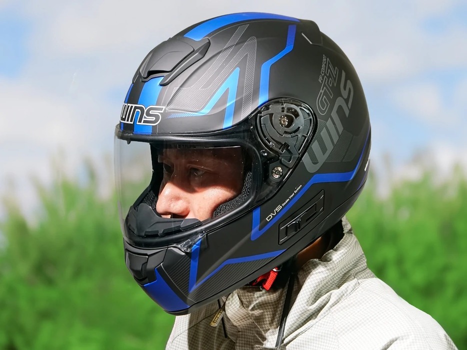 WINS FF-COMFORT GT-Zインプレ】メットインスペースに収納し