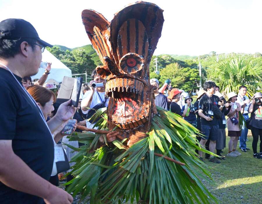 離島カード 鹿児島県 悪石島 奇祭として知られる旧盆の仮面神ボゼ 悪石島ボゼ祭り | イベント | 【公式】鹿児島県観光サイト