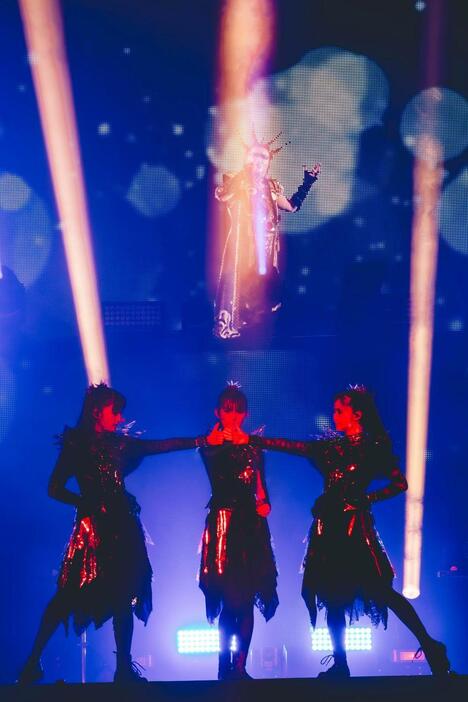 聖飢魔II vs BABYMETAL〜悪魔が来たりてベビメタる〜』HR/HM界を