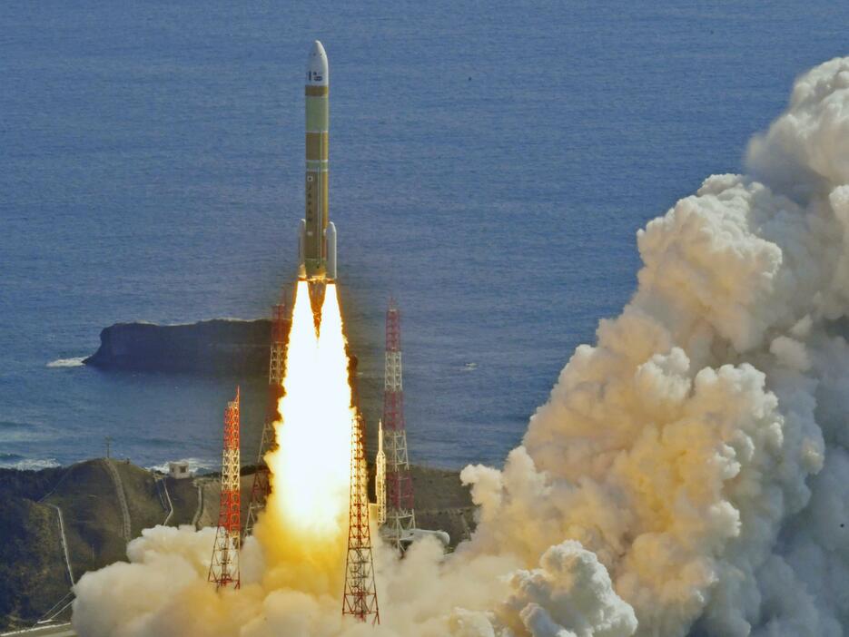 2段目エンジンが点火せず、指令破壊となったH3ロケット1号機＝昨年3月、種子島宇宙センター