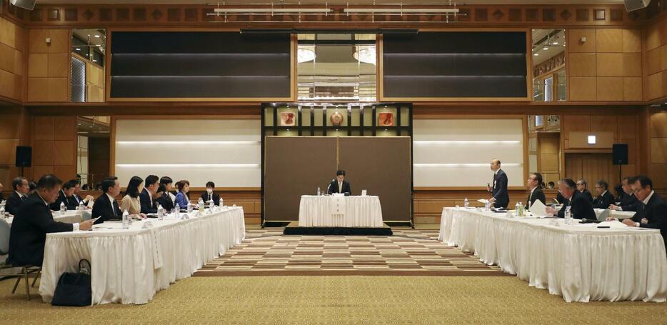 長崎市で開かれた衆院予算委の地方公聴会＝16日午後