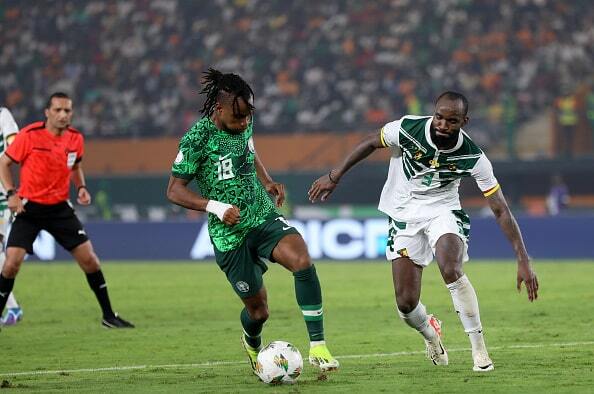 ナイジェリア代表でプレイするルックマン（左） photo/Getty Images
