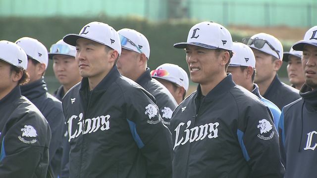 キャンプインした松井稼頭央監督ら西武ライオンズのメンバー