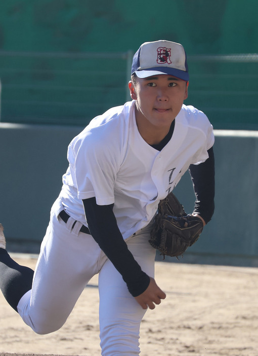 広陵の高尾響投手（２年）＝広島市安佐南区の広陵高で、武市智菜実撮影