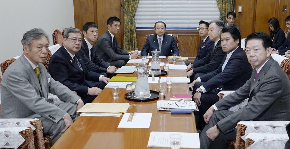 国会で開かれた衆院政治倫理審査会の幹事会＝26日正午