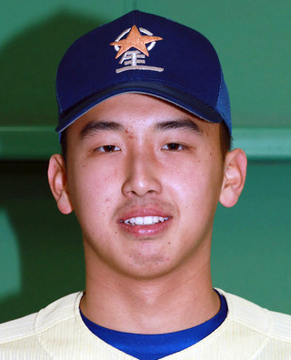 星陵の中村瞭太内野手（２年）＝金沢市の同校で、三村政司撮影