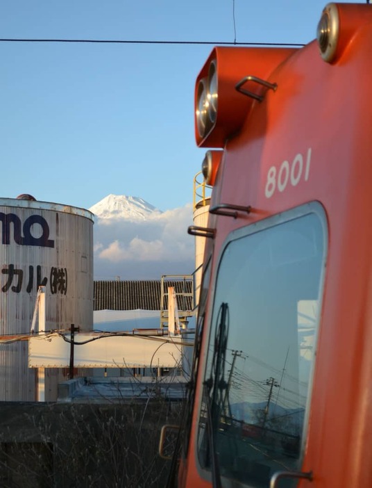 吉原駅のホームから見える富士山