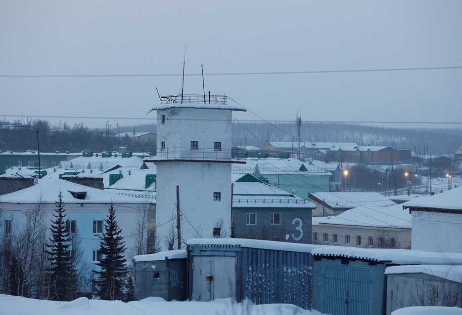 ナワリヌイ氏が収監されていた刑務所＝2023年12月、ロシア北部ヤマロ・ネネツ自治管区（ロイター＝共同）