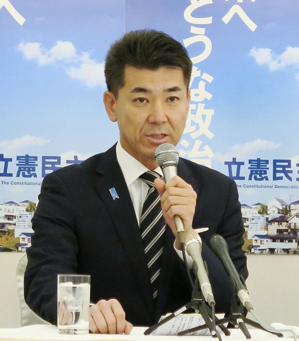 記者会見する立憲民主党の泉代表＝12日、長崎県大村市