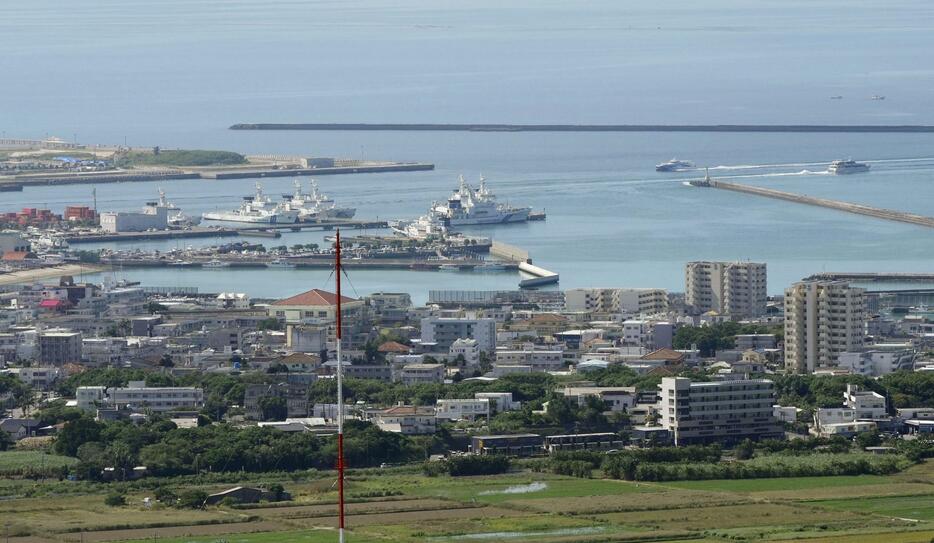 沖縄県の石垣島。奥は石垣港